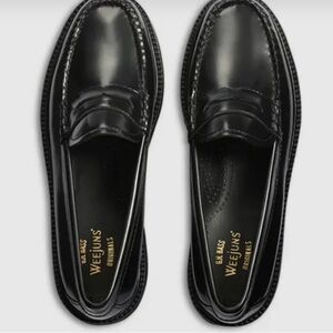 G.H. BASS WOMEN'S WHITNEY SUPER LUG WEEJUNS LOAFER IN BLACK